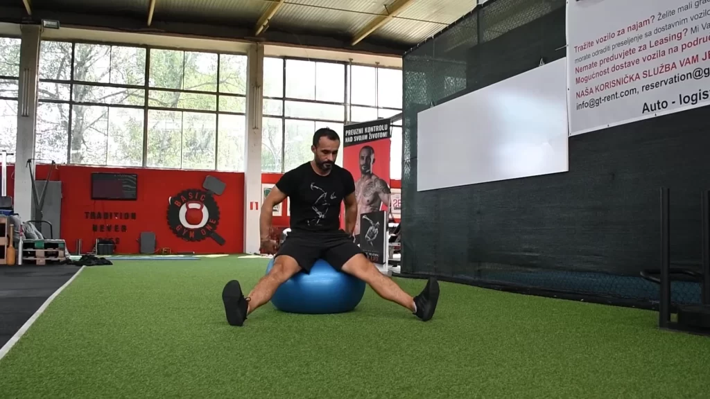 Trening istezanja s pilates loptom